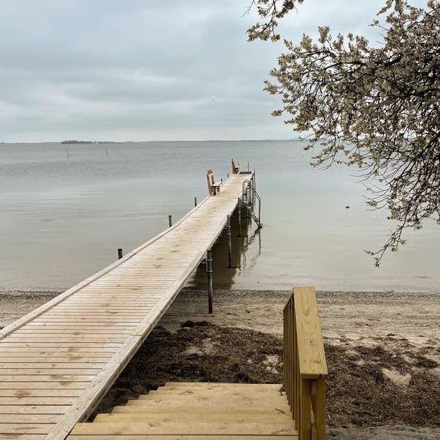 Sommerbadebro i klavehave